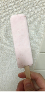 「SEIKA 白くま いちご練乳ピーチ＆パイン入り 箱7本」のクチコミ画像 by なでしこ5296さん