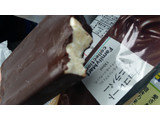 「ファミリーマート FamilyMart collection チョコレートバニラバー」のクチコミ画像 by レビュアーさん
