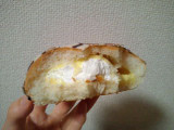「ローソンストア100 ホワイトチョコ＆カスタードクリームパン」のクチコミ画像 by やっぺさん