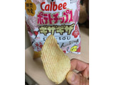 「カルビー ポテトチップスギザギザ 梅塩こんぶ味 袋58g」のクチコミ画像 by モモコとモココさん