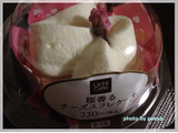 「ローソン 桜香るチーズスフレケーキ」のクチコミ画像 by peeyoさん