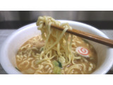 「明星 銀座 朧月監修 濃厚魚介豚骨ラーメン 大盛 カップ124g」のクチコミ画像 by 猫軍曹さん