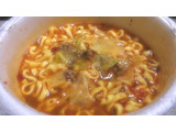 「サッポロ一番 カレーは飲み物。 赤い鶏カレー味ラーメン カップ99g」のクチコミ画像 by 猫軍曹さん