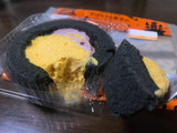 「ローソン プレミアムかぼちゃ＆紫芋のロールケーキ」のクチコミ画像 by かずなさん