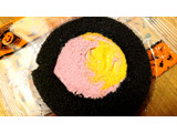 「ローソン プレミアムかぼちゃ＆紫芋のロールケーキ」のクチコミ画像 by ピノ吉さん