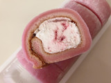 「ローソン お餅で巻いたもち食感ロール いちごミルク」のクチコミ画像 by gggさん