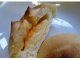「ファミリーマート ファミマ・ベーカリー とろーりチーズの白いパン」のクチコミ画像 by レビュアーさん