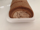 「ローソン Uchi Cafe’ SWEETS もち食感ロール ショコラ」のクチコミ画像 by gggさん