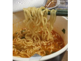 「サッポロ一番 ご飯がススム キムチ味ラーメン 甘っ辛っうまっ！！仕立て カップ95g」のクチコミ画像 by まろまぶさん