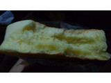 「ローソン 四角いクリームパン 白バラ牛乳入りクリーム」のクチコミ画像 by レビュアーさん