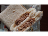 「ヤマザキ ランチパック ハンバーグ 全粒粉入りパン 袋2個」のクチコミ画像 by レビュアーさん