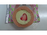 「ローソン プレミアム苺とピスタチオクリームのロールケーキ もういっこ苺トッピング」のクチコミ画像 by ゆっち0606さん