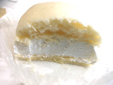 「ヤマザキ クリームを味わうチーズクリームのスフレケーキ 袋1個」のクチコミ画像 by カルーアさん