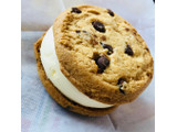 「森永製菓 ステラおばさんのクッキーサンドアイス チョコチップクッキー 箱1個」のクチコミ画像 by シナもンさん