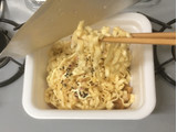 「明星食品 一平ちゃん夜店の焼うどん いなり寿司味 カップ117g」のクチコミ画像 by レビュアーさん