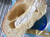 「神戸屋 ホイップが入ったレアチーズクリームパン 袋1個」のクチコミ画像 by えーやんさん