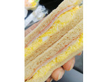 「ファミリーマート 全粒粉サンド スクランブルエッグとハム」のクチコミ画像 by モーパパさん