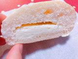 「ファミリーマート 白いチーズクリームパン」のクチコミ画像 by ouskeさん