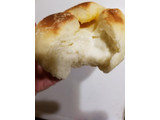 「ファミリーマート とろーりチーズの白いパン」のクチコミ画像 by リぃさんさん