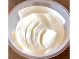 「ローソン Uchi Cafe’ SWEETS プレミアムロールケーキのクリーム」のクチコミ画像 by Pチャンさん