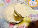 「ローソン Uchi Cafe’ SWEETS プレミアムロールケーキのクリーム」のクチコミ画像 by シナもンさん