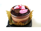 「ローソン Uchi Cafe’ SWEETS ルビーチョコレートのショコラケーキ」のクチコミ画像 by ゆっち0606さん