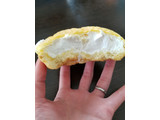 「ローソン ふんわりとしたシューホイップパン 北海道産牛乳入りホイップ」のクチコミ画像 by リぃさんさん