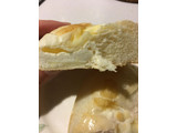 「ファミリーマート ファミマ・ベーカリー もっちりとした白いチーズのパン」のクチコミ画像 by まるちゃーんさん