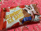 「明治 ストロベリーチョコレートアイスサンド 袋75ml」のクチコミ画像 by SweetSilさん