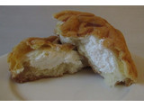 「ローソン ふんわりとしたシューホイップパン 北海道産牛乳入りホイップ」のクチコミ画像 by キックンさん
