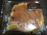 「ミニストップ MINISTOP CAFE チョコチップ平焼きメロンパン ベルギーチョコ入りクリーム」のクチコミ画像 by レビュアーさん