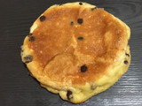 「ミニストップ MINISTOP CAFE チョコチップ平焼きメロンパン ベルギーチョコ入りクリーム」のクチコミ画像 by レビュアーさん