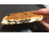 「ミニストップ MINISTOP CAFE チョコチップ平焼きメロンパン ベルギーチョコ入りクリーム」のクチコミ画像 by レビュアーさん