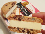 「森永製菓 ステラおばさんのクッキーサンドアイス チョコチップクッキー 箱1個」のクチコミ画像 by MAA しばらく不在さん
