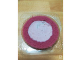 「ローソン Uchi Cafe’ SWEETS ルビーチョコレートのロールケーキ」のクチコミ画像 by とうふむしさん