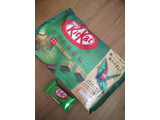 「ネスレ キットカット ミニ オトナの甘さ 濃い抹茶 袋12枚」のクチコミ画像 by ゆづママさん
