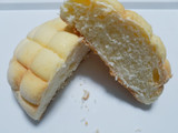 「リョーユーパン クッキー生地がおいしいメロンパン 袋1個」のクチコミ画像 by nag～ただいま留守にしております～さん