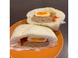 「ローソン ボリュームたっぷりとろ～り半熟卵とハンバーグパン」のクチコミ画像 by すずしろさん