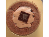 「ローソン Uchi Cafe’ SWEETS×GODIVA キャラメルショコラロールケーキ」のクチコミ画像 by まえ子んさん