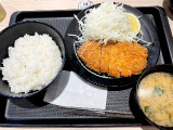 松のや ダブルロースかつ定食の実食写真（ビールが一番さん）