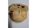 「ヤマザキ クランベリーとピスタチオのクリームパン 袋1個」のクチコミ画像 by レビュアーさん
