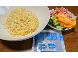 明星食品 中華三昧 赤坂璃宮 涼麺の実食写真（おしゃべりたまごさん）