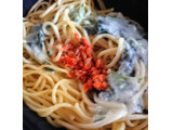 「セブンプレミアム 紅鮭とほうれん草のクリームパスタ パック305g」のクチコミ画像 by わーぷさん