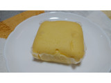 「ファミリーマート ファミマ・ベーカリー まるでバターな蒸しケーキ」のクチコミ画像 by やっぺさん