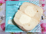 「ローソン LAWSON BAKERY×生クリーム専門店Milk MILKカスタードのま～るいふわふわパン」のクチコミ画像 by なしなしなしなしさん