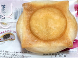 「ローソン Uchi Cafe’ 焼きもちシュー 苺＆あんこ」のクチコミ画像 by なしなしなしなしさん