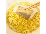 「明星食品 麺とスープだけ 琥珀貝だし中華そば カップ104g」のクチコミ画像 by めりけんさん