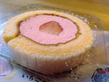 「ローソン Uchi Café×ICHIBIKO いちごロールケーキ」のクチコミ画像 by ピノ吉さん