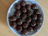 不二家 アンパンマン コロコロボール チョコの実食写真（まめぱんださん）