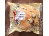「ローソン チョコチップメロンパン ホイップ＆チョコチップ」のクチコミ画像 by 三年食花子さん